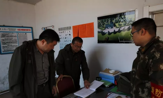 林業(yè)集團公司森林防火部副主任劉愛柱深入多布庫爾保護區(qū)開展督導(dǎo)檢查