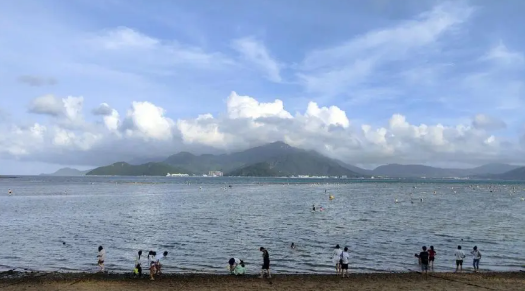 海邊沙灘防偷渡、防溺水監(jiān)控使用球形轉臺設備的優(yōu)勢包括哪些！